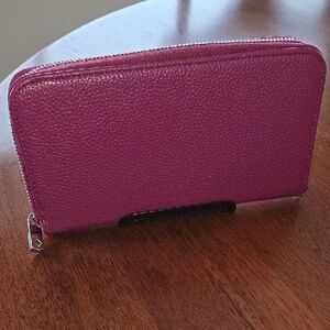 Wallet Thirty-One wallet pebble faux leather zip coin cash cards chic magenta